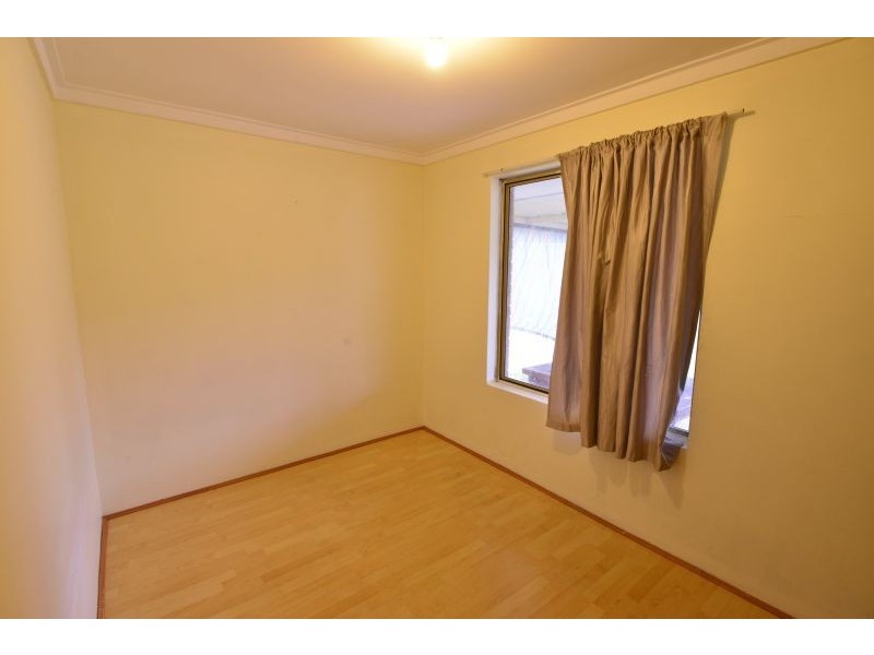 218 Illawarra Cr, Ballajura WA 6066