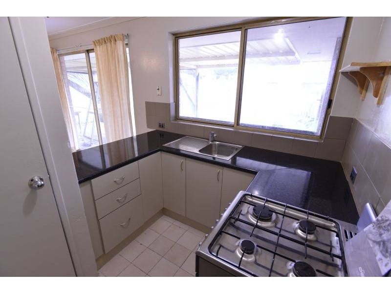 218 Illawarra Cr, Ballajura WA 6066