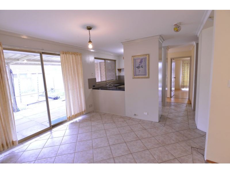 218 Illawarra Cr, Ballajura WA 6066