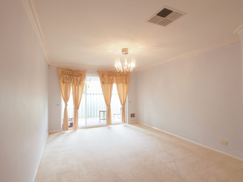 8 Stringfellow Dr, Bull Creek WA 6149