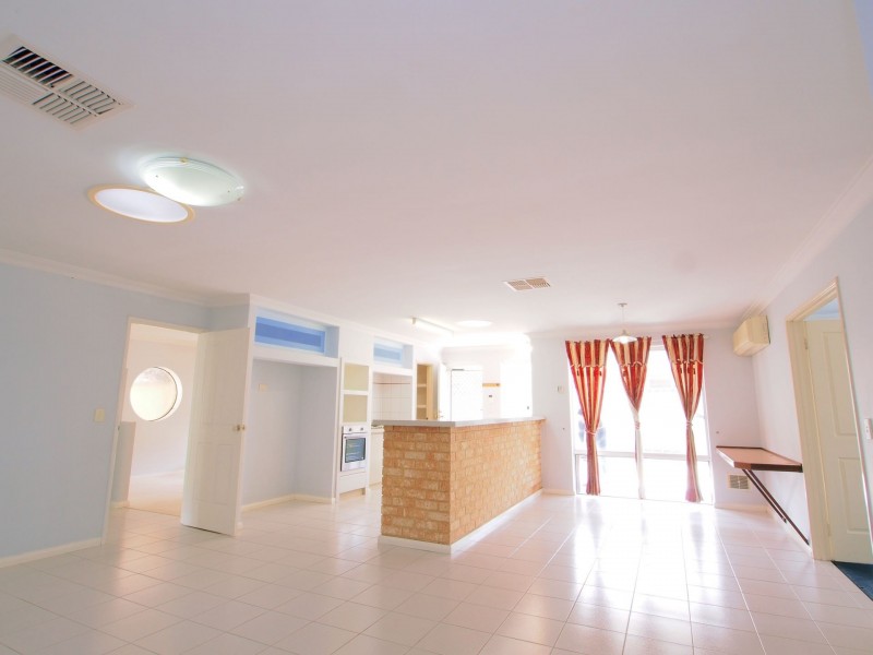 8 Stringfellow Dr, Bull Creek WA 6149