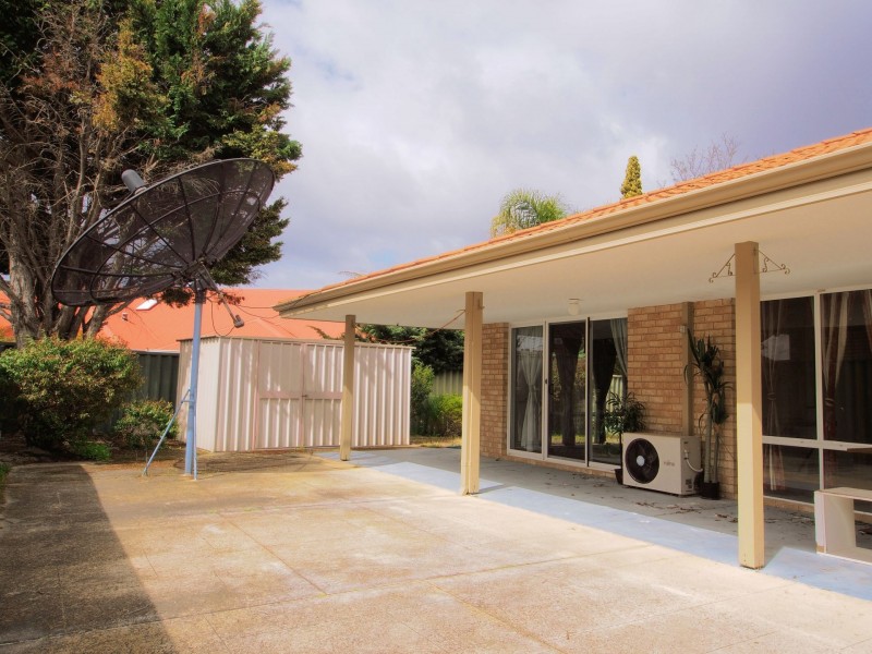 8 Stringfellow Dr, Bull Creek WA 6149