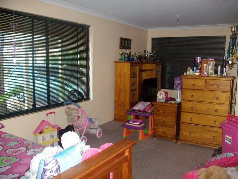 32 Vancouver Circle, Waikiki WA 6169