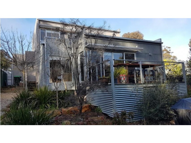 10 Wirrana St, Quarry Hill VIC 3550