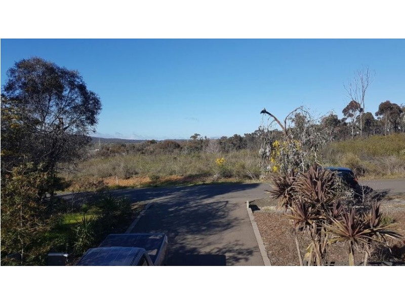 10 Wirrana St, Quarry Hill VIC 3550