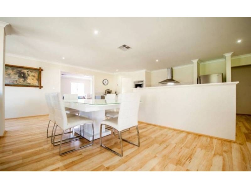 10 Kambany Approach, Dalyellup WA 6230