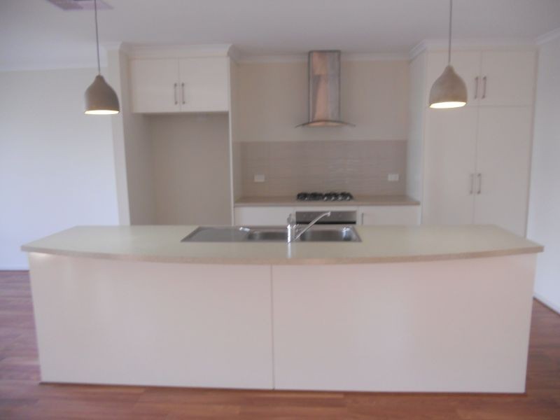 24 Weeroona Ave, Port Noarlunga South SA 5167