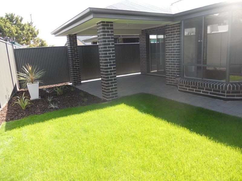 24 Weeroona Ave, Port Noarlunga South SA 5167