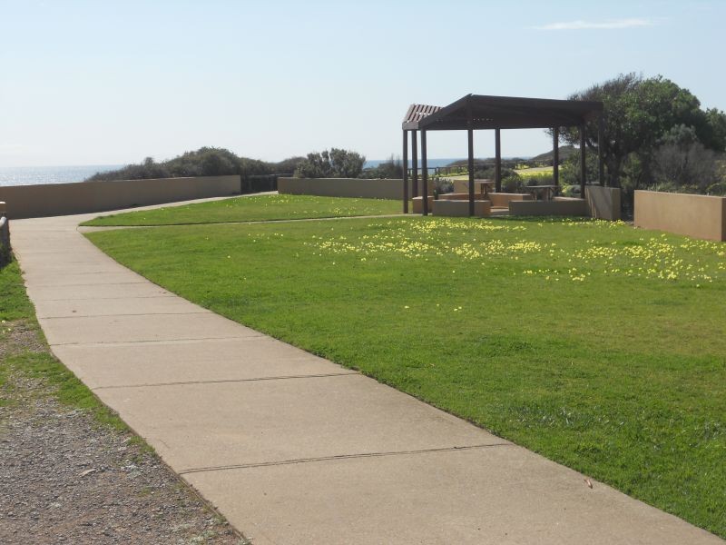 24 Weeroona Ave, Port Noarlunga South SA 5167