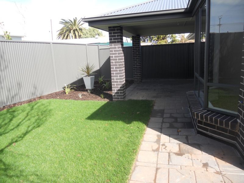 24 Weeroona Ave, Port Noarlunga South SA 5167