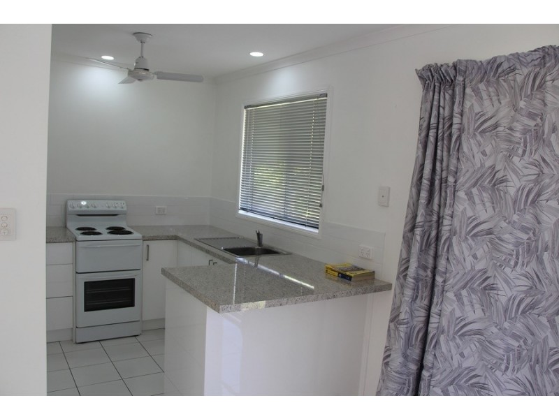 5 Hazelwood Cres, Cannonvale QLD 4802