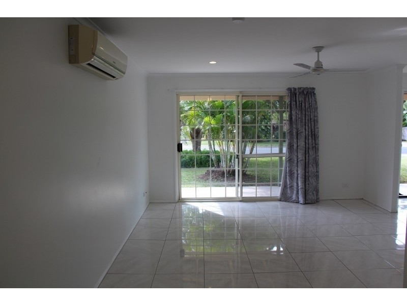 5 Hazelwood Cres, Cannonvale QLD 4802
