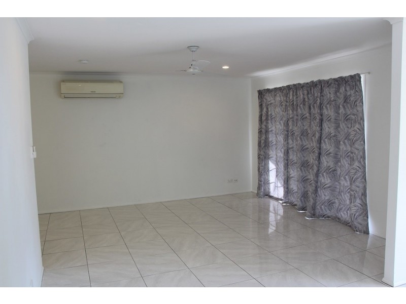 5 Hazelwood Cres, Cannonvale QLD 4802