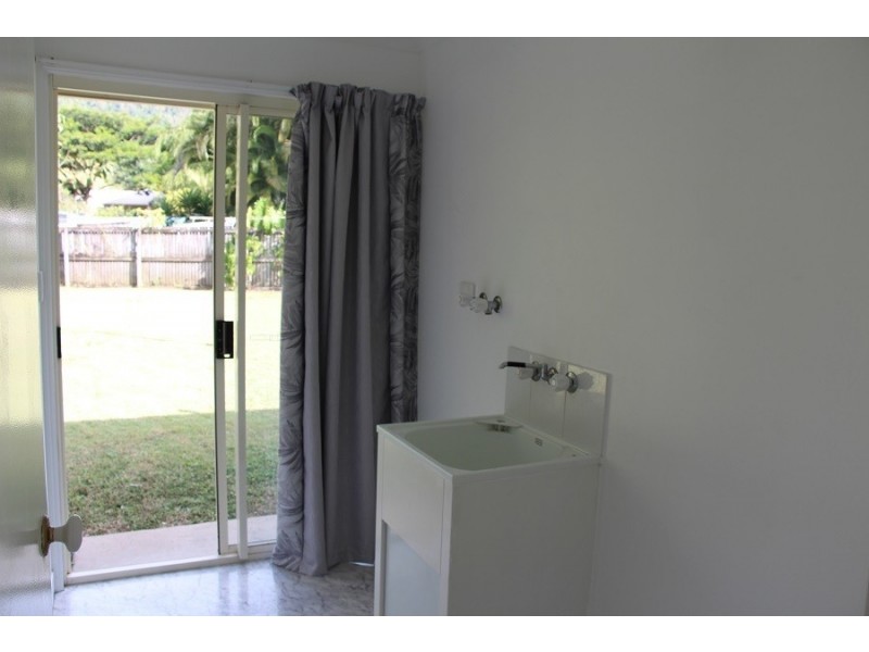 5 Hazelwood Cres, Cannonvale QLD 4802