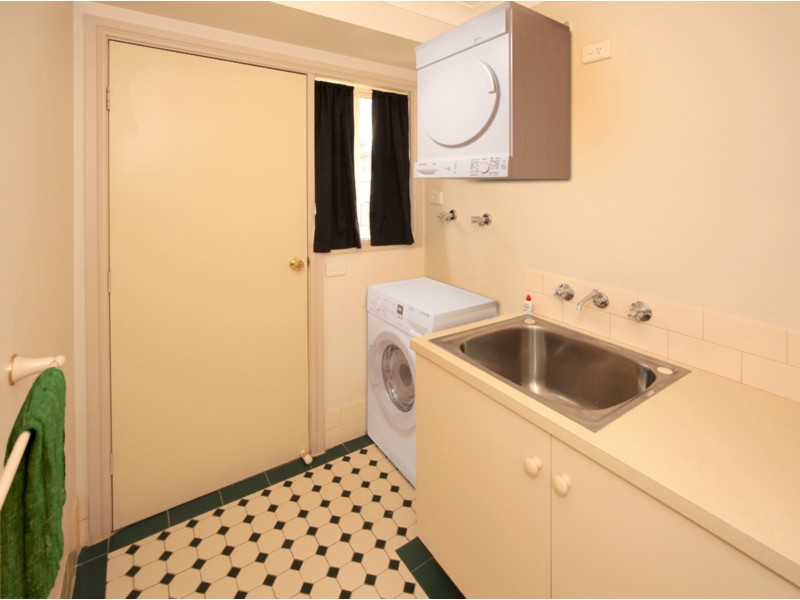 5 Derwent Ave, Tatton NSW 2650