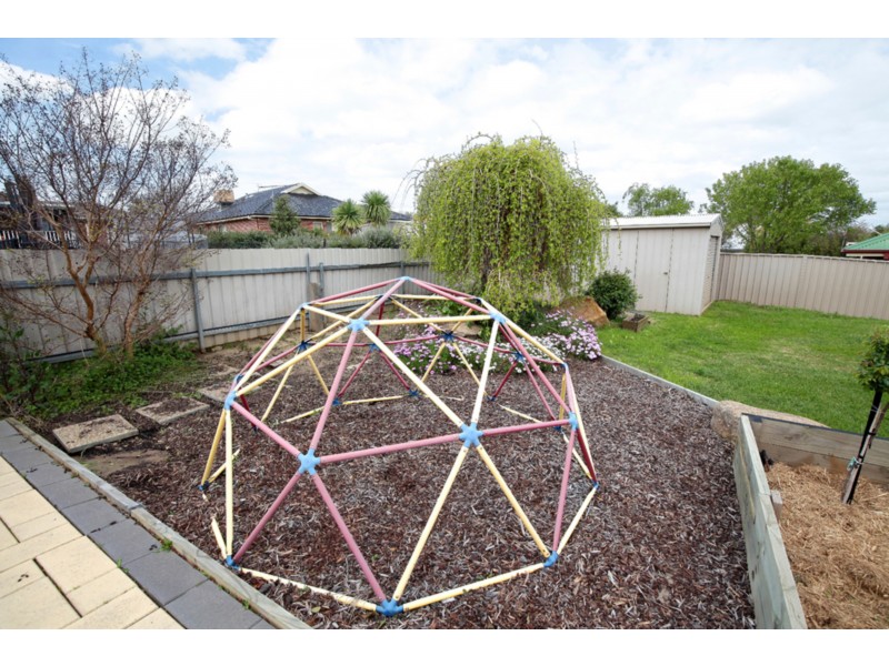 5 Derwent Ave, Tatton NSW 2650