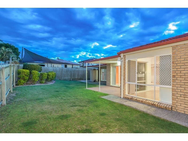 8 Oakview Street, Parkinson QLD 4115