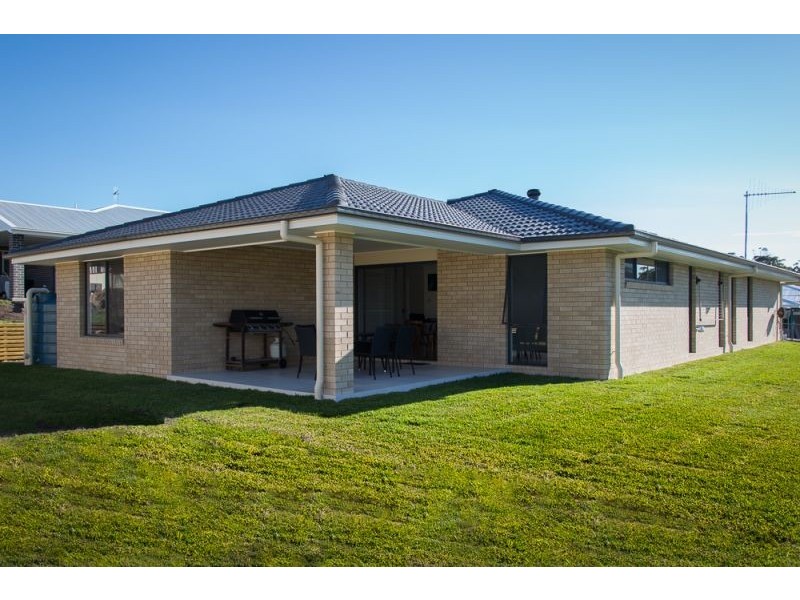 13 Meadows Close, Black Head NSW 2430
