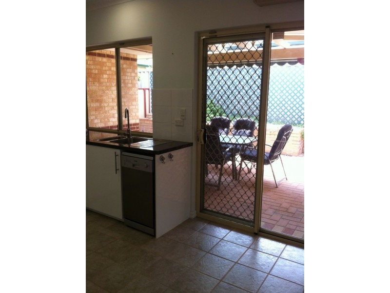 6/7 Brooks Street, Kalamunda WA 6076