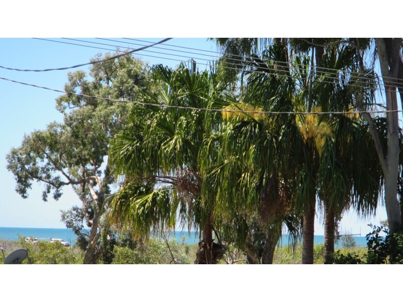 4 Kindt St, Moore Park Beach QLD 4670