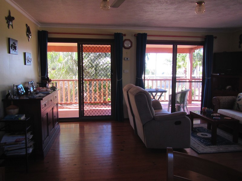 4 Kindt St, Moore Park Beach QLD 4670