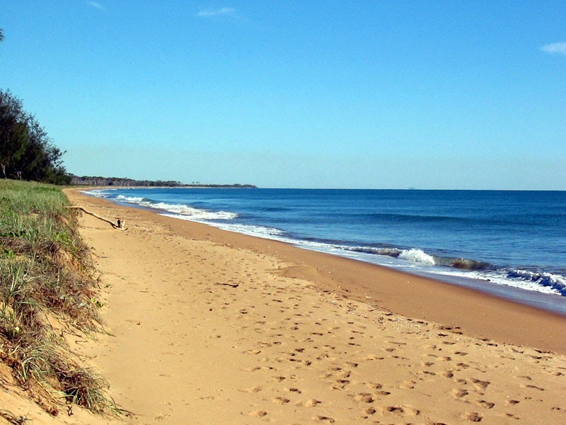 4 Kindt St, Moore Park Beach QLD 4670