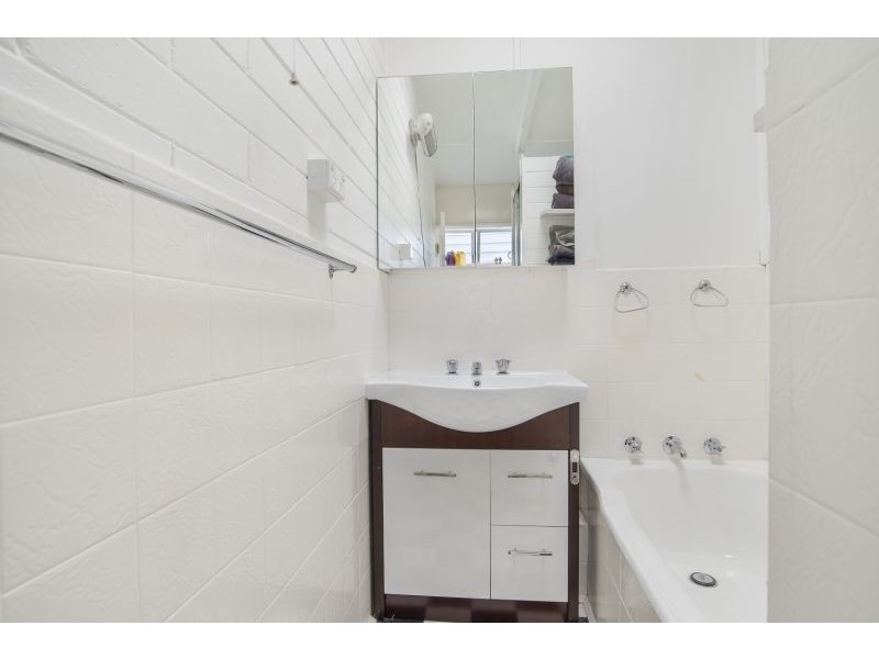 16 Tennyson St, Kensington VIC 3031