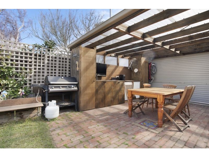 16 Tennyson St, Kensington VIC 3031