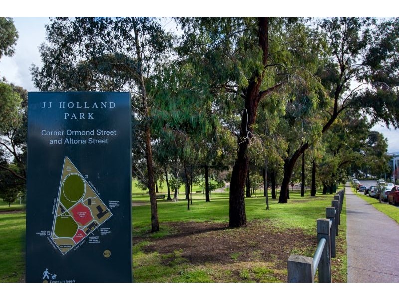 16 Tennyson St, Kensington VIC 3031