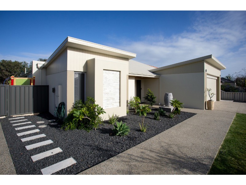 22 Gleneagles Way, Pelican Point WA 6230