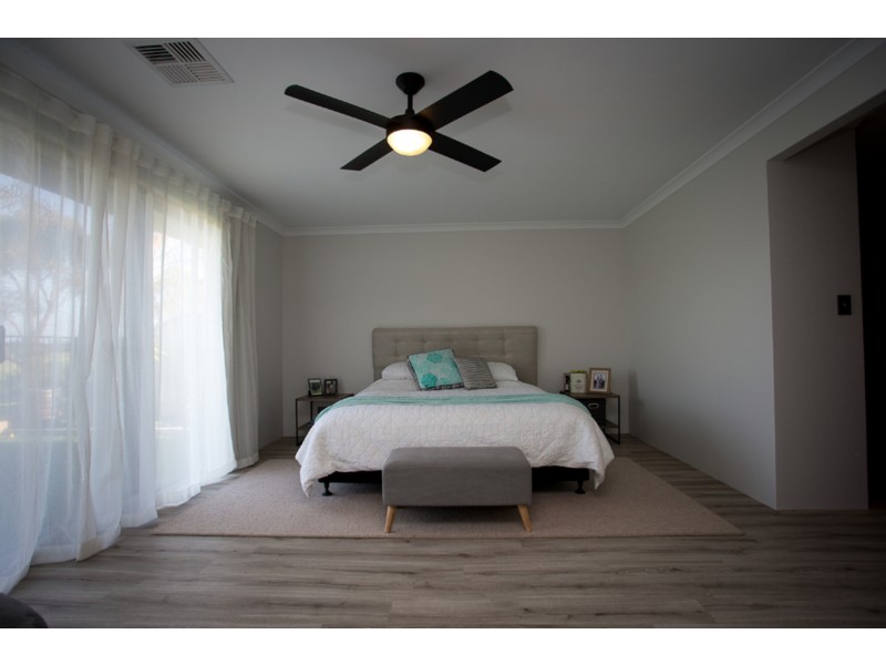 22 Gleneagles Way, Pelican Point WA 6230