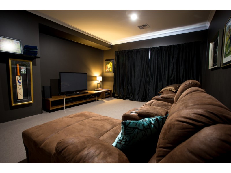 22 Gleneagles Way, Pelican Point WA 6230