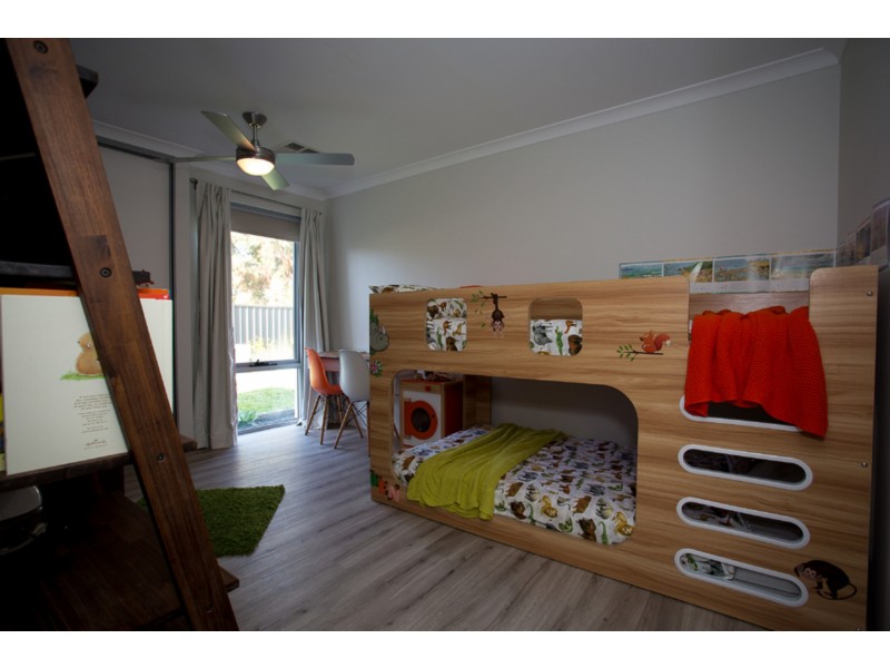 22 Gleneagles Way, Pelican Point WA 6230