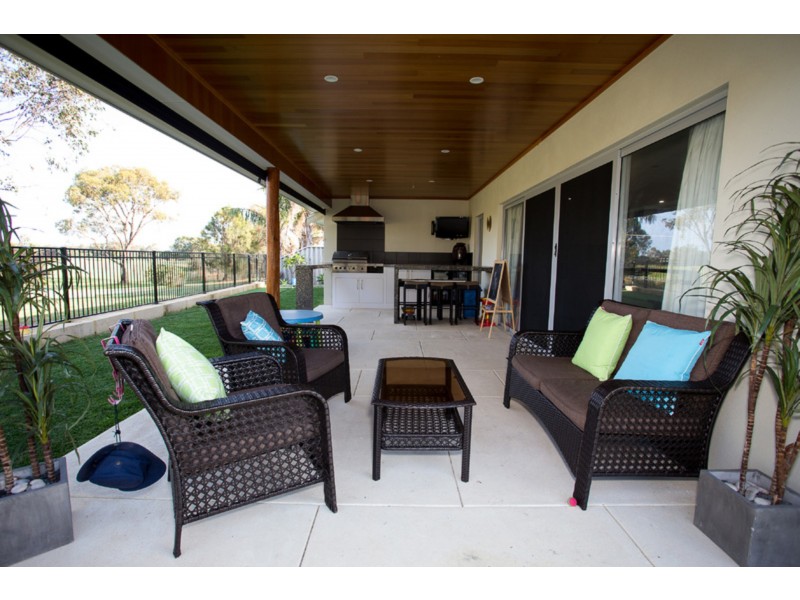 22 Gleneagles Way, Pelican Point WA 6230