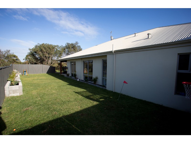 22 Gleneagles Way, Pelican Point WA 6230