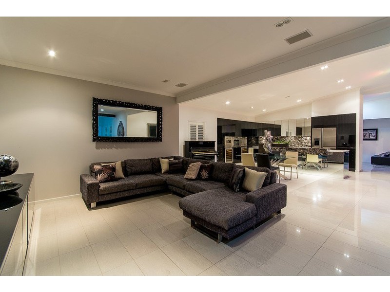 14 Skandia Court, Newport QLD 4020