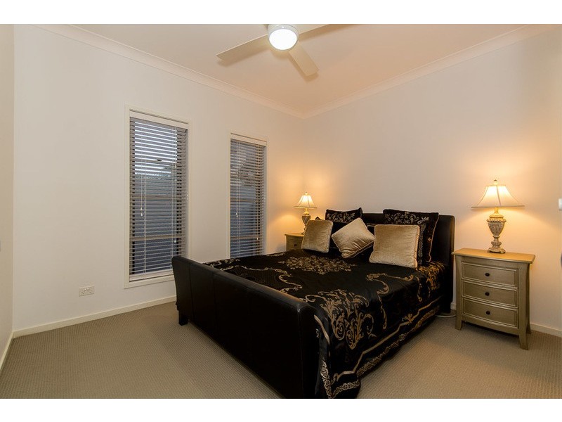 14 Skandia Court, Newport QLD 4020