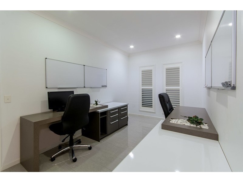 14 Skandia Court, Newport QLD 4020