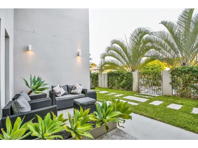 14 Skandia Court, Newport QLD 4020