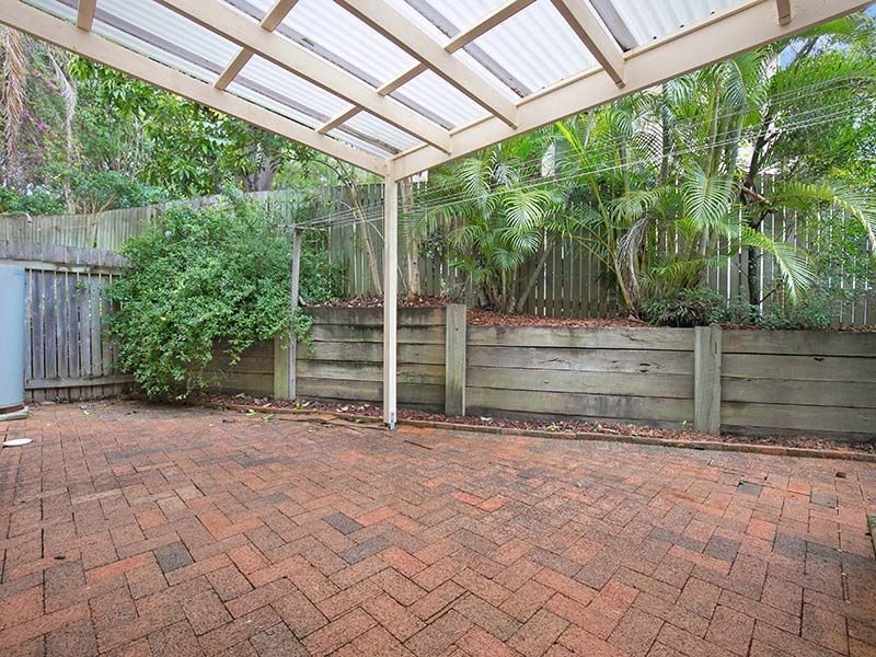 2/31 Merinda Street, Greenslopes QLD 4120