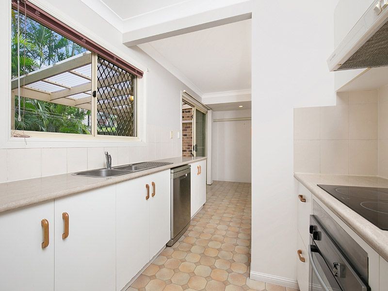 2/31 Merinda Street, Greenslopes QLD 4120