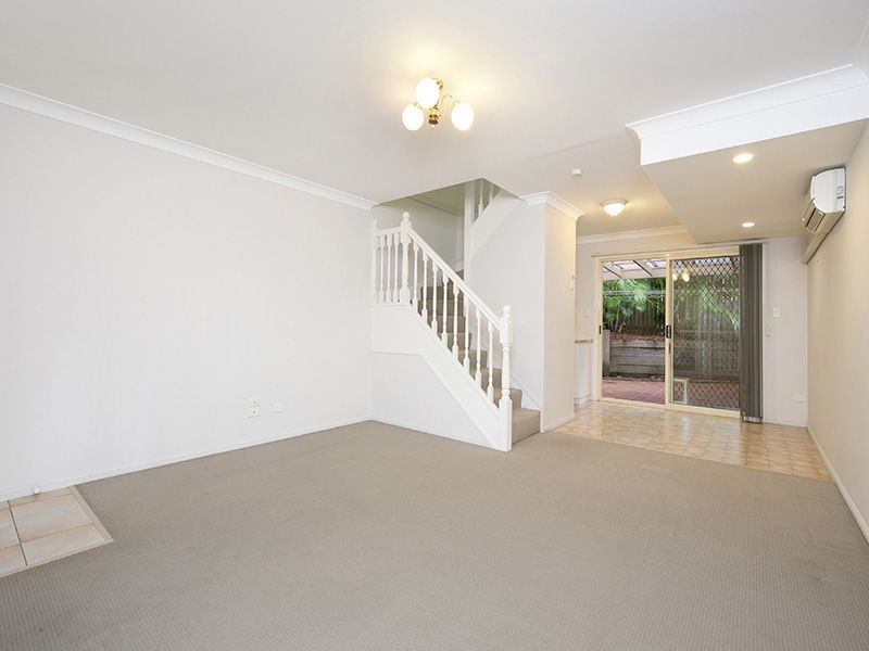 2/31 Merinda Street, Greenslopes QLD 4120