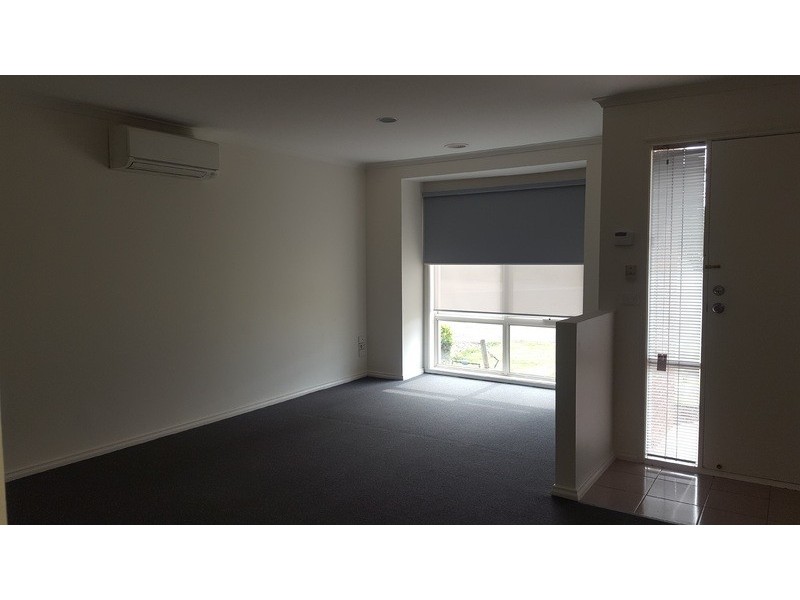 16 Yendon Close, Caroline Springs VIC 3023