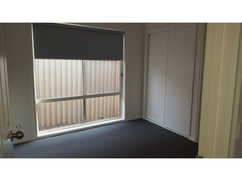 16 Yendon Close, Caroline Springs VIC 3023