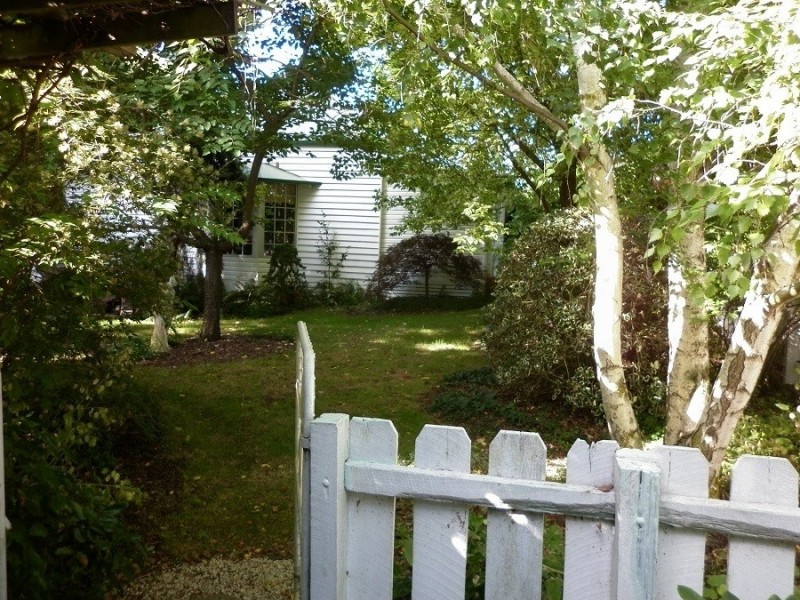 9 Mackay Avenue, Walcha Road NSW 2354