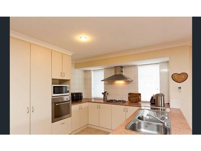 33 Abrolhos Loop, Beckenham WA 6107