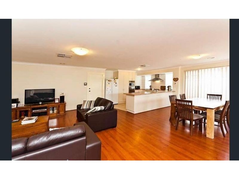 33 Abrolhos Loop, Beckenham WA 6107