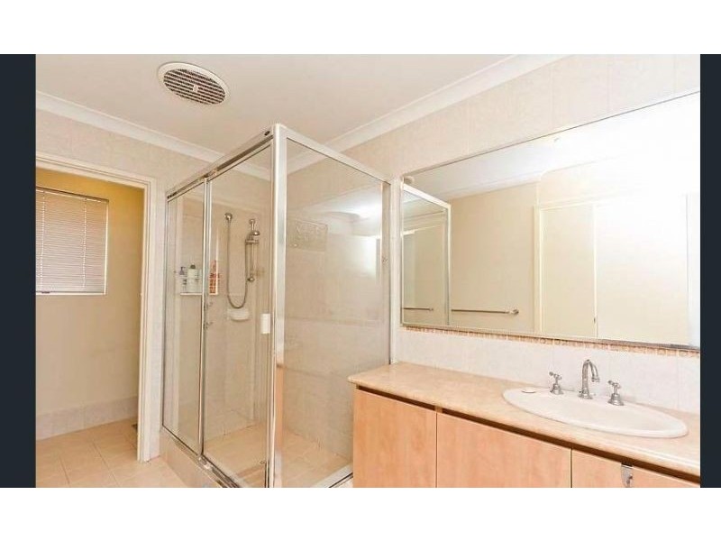 33 Abrolhos Loop, Beckenham WA 6107