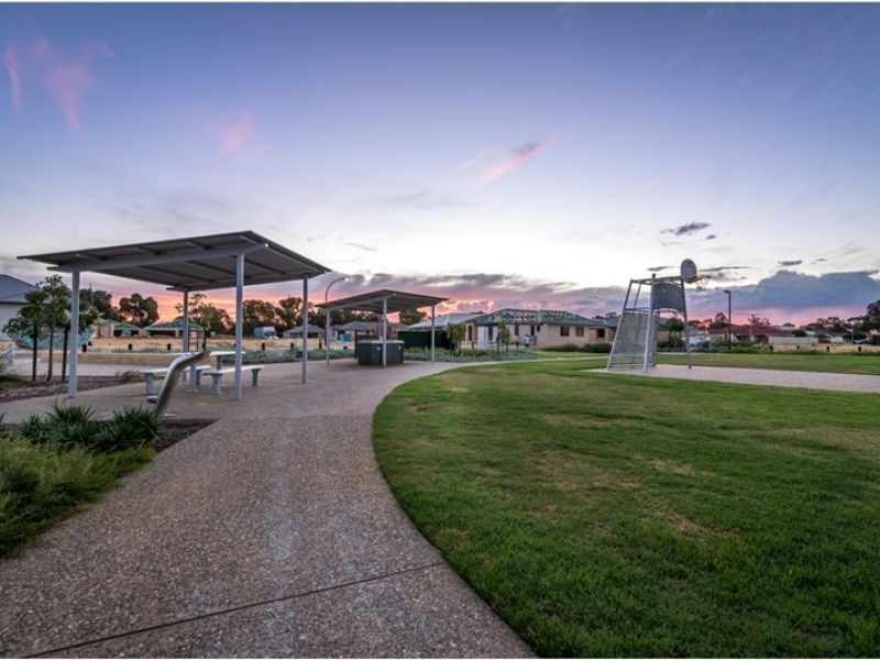 33 Abrolhos Loop, Beckenham WA 6107