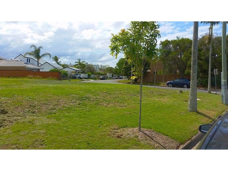 2 Mercedes Place, Bundall QLD 4217